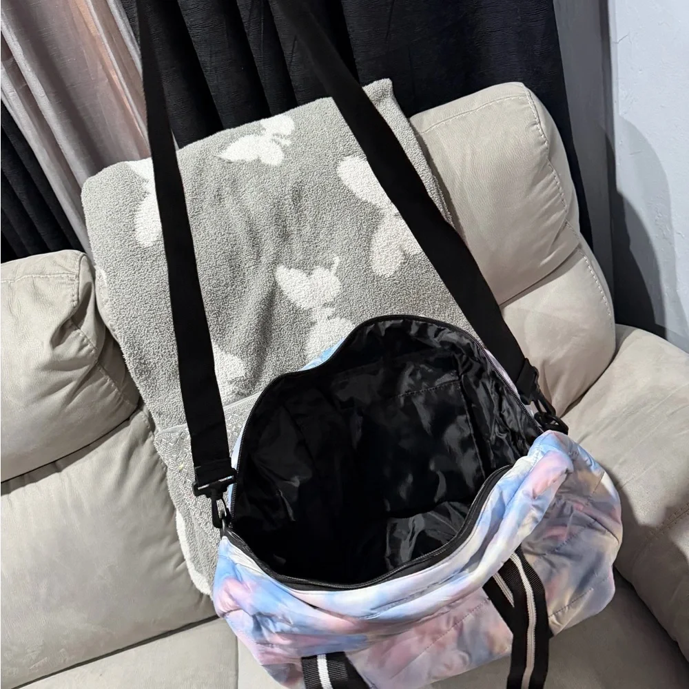 PINK Victoria's Secret Multicolor Tie-Dye Travel Bag - Picture 4 of 4